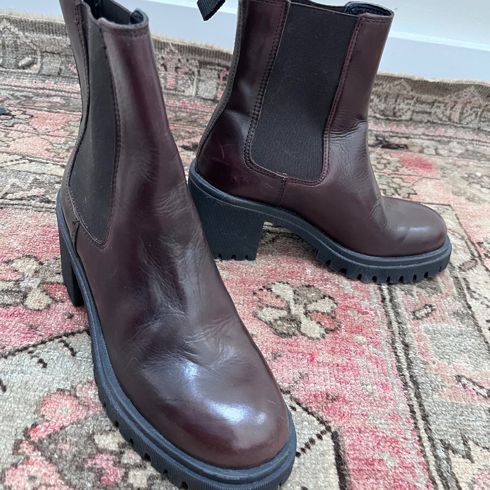 L'idea Lori's Shoes Italian Leather Lug sole Boot - Size 37